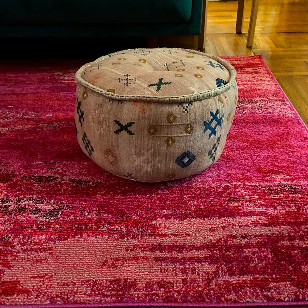 Pouf (pink) World Market, good condition